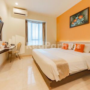 Hotel Alqueby Near Kiara Artha Park Mitra Reddoorz